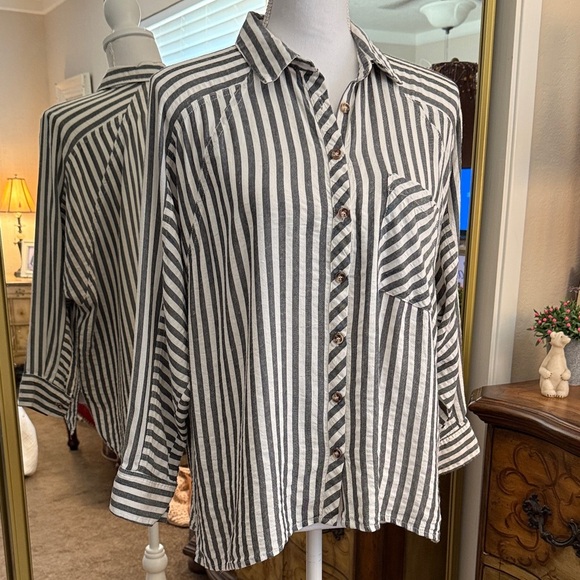 Mod Ref Striped Button Down Shirt in Black and White - Picture 1 of 10